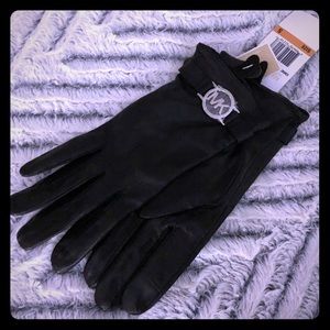 NWT Michael Korda leather gloves